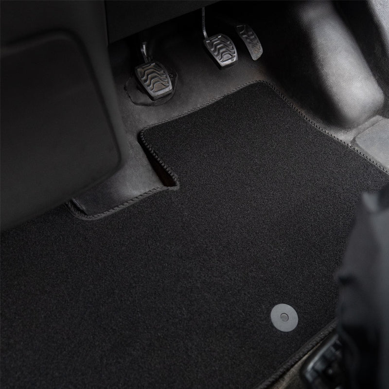 Toyota HiLux 2016-2020 Carpet Carpet Floor Mats [a manual gearbox]