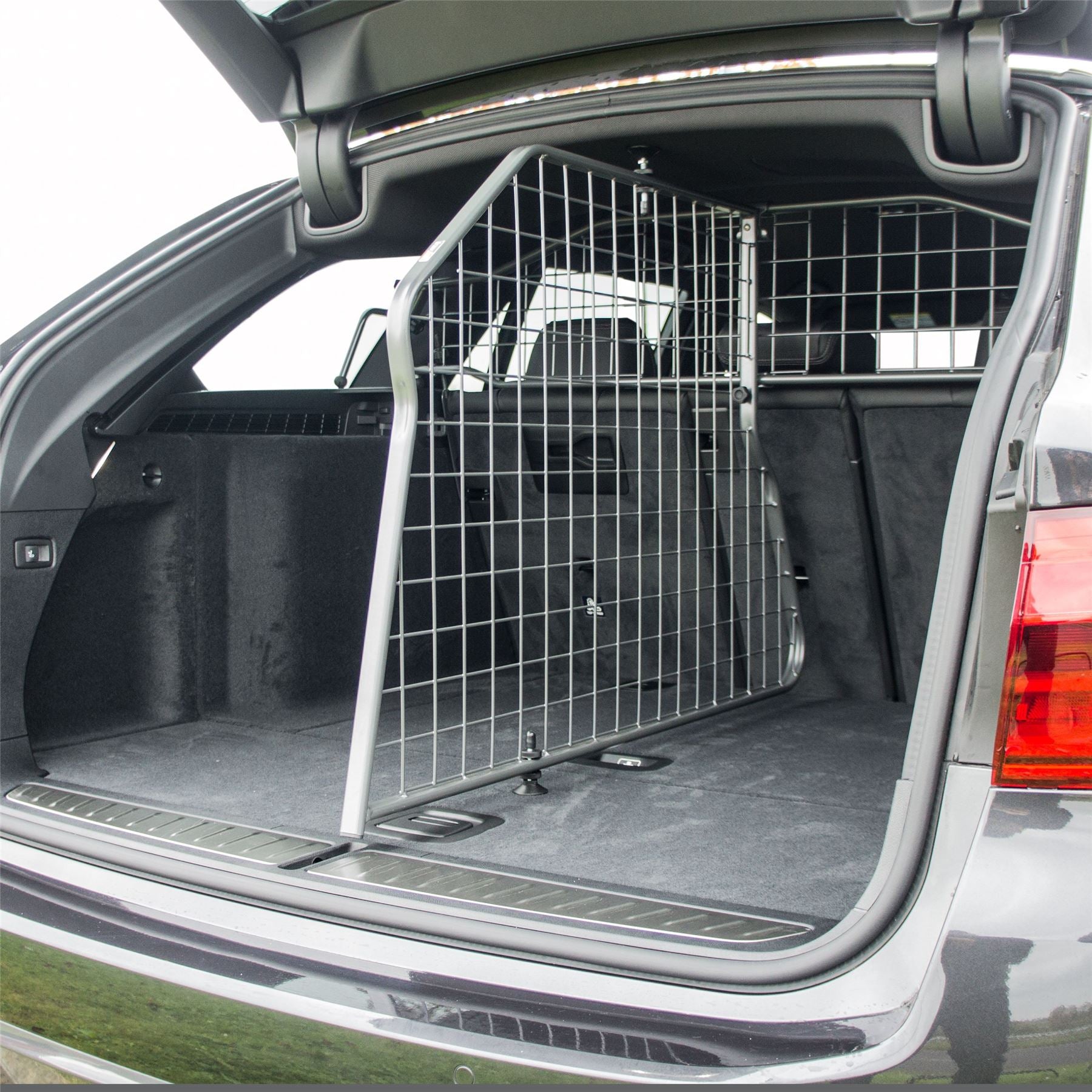 BMW 5 Series Boot Divider (2020-2024)